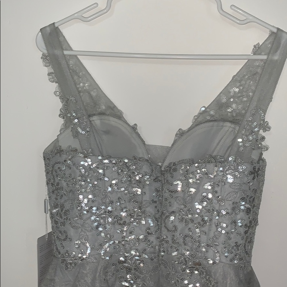 Short Silver dress(never worn) - Picture 3 of 7